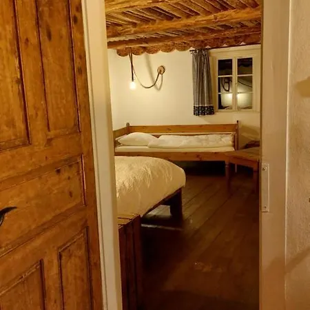 Hlucov - & Restaurace לינה וארוחת בוקר 3*