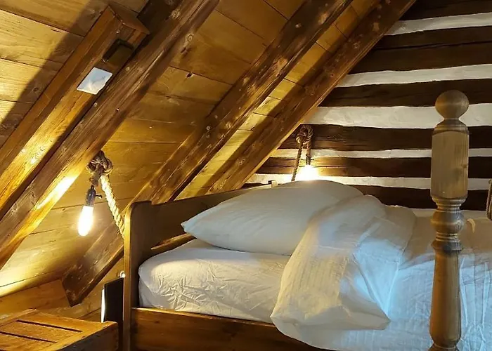 Hlucov - & Restaurace Couette-café