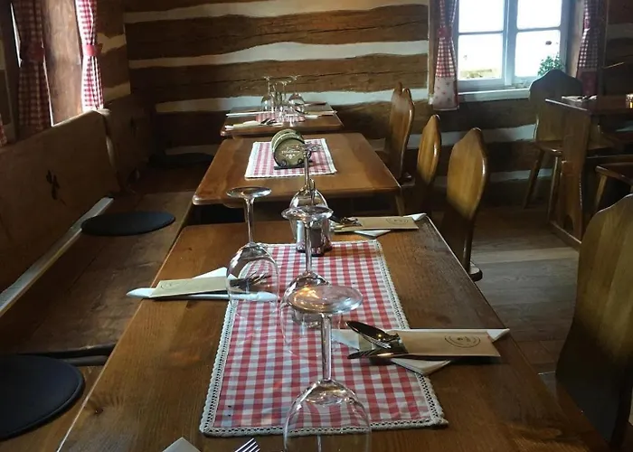 Hlucov - & Restaurace Bed & Breakfast 3*